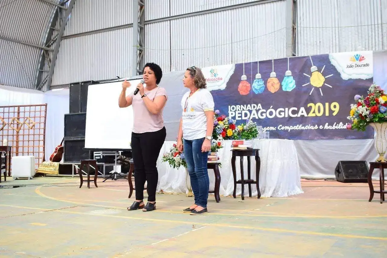Janaína Barros conduz a Jornada Pedagógica 2019 da rede municipal de João Dourado (BA)